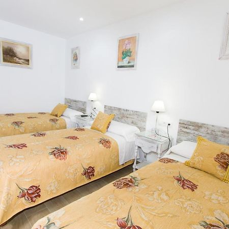 Hostal La Estrella Marbella Bagian luar foto