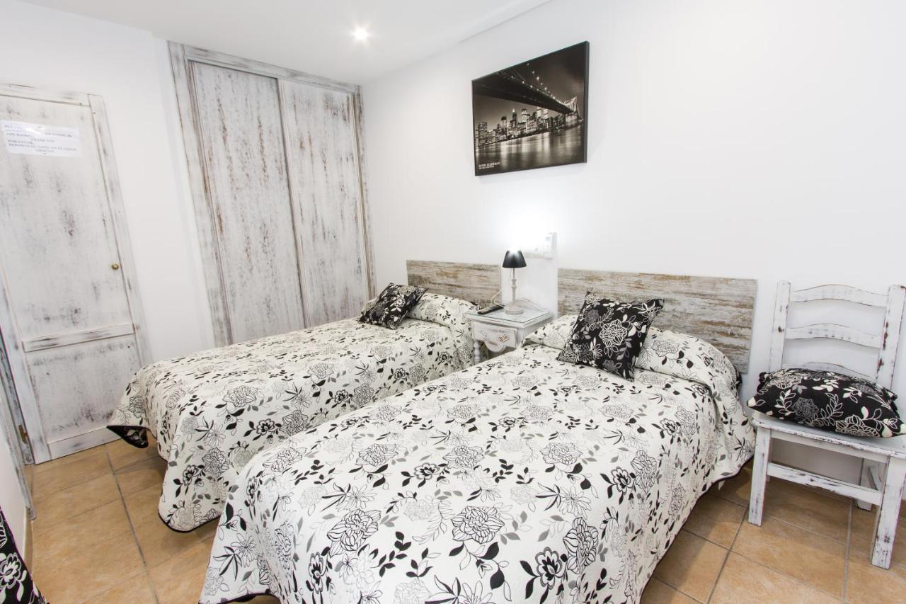 Hostal La Estrella Marbella Bagian luar foto