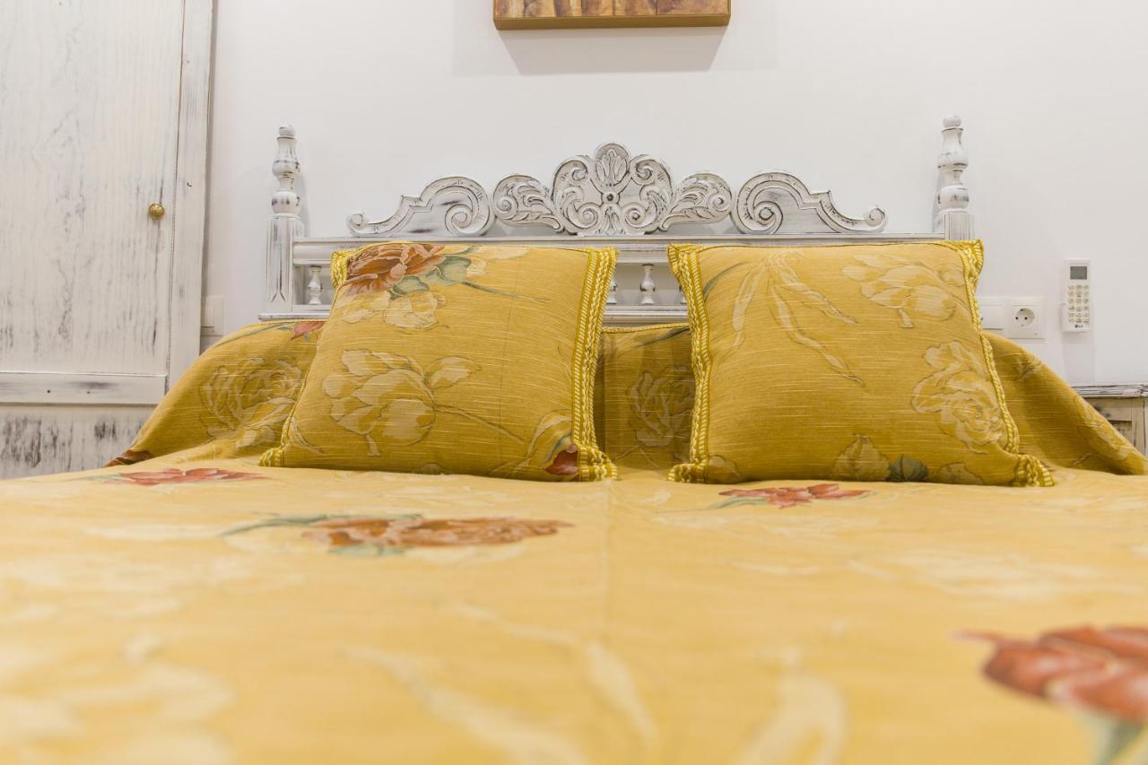 Hostal La Estrella Marbella Bagian luar foto