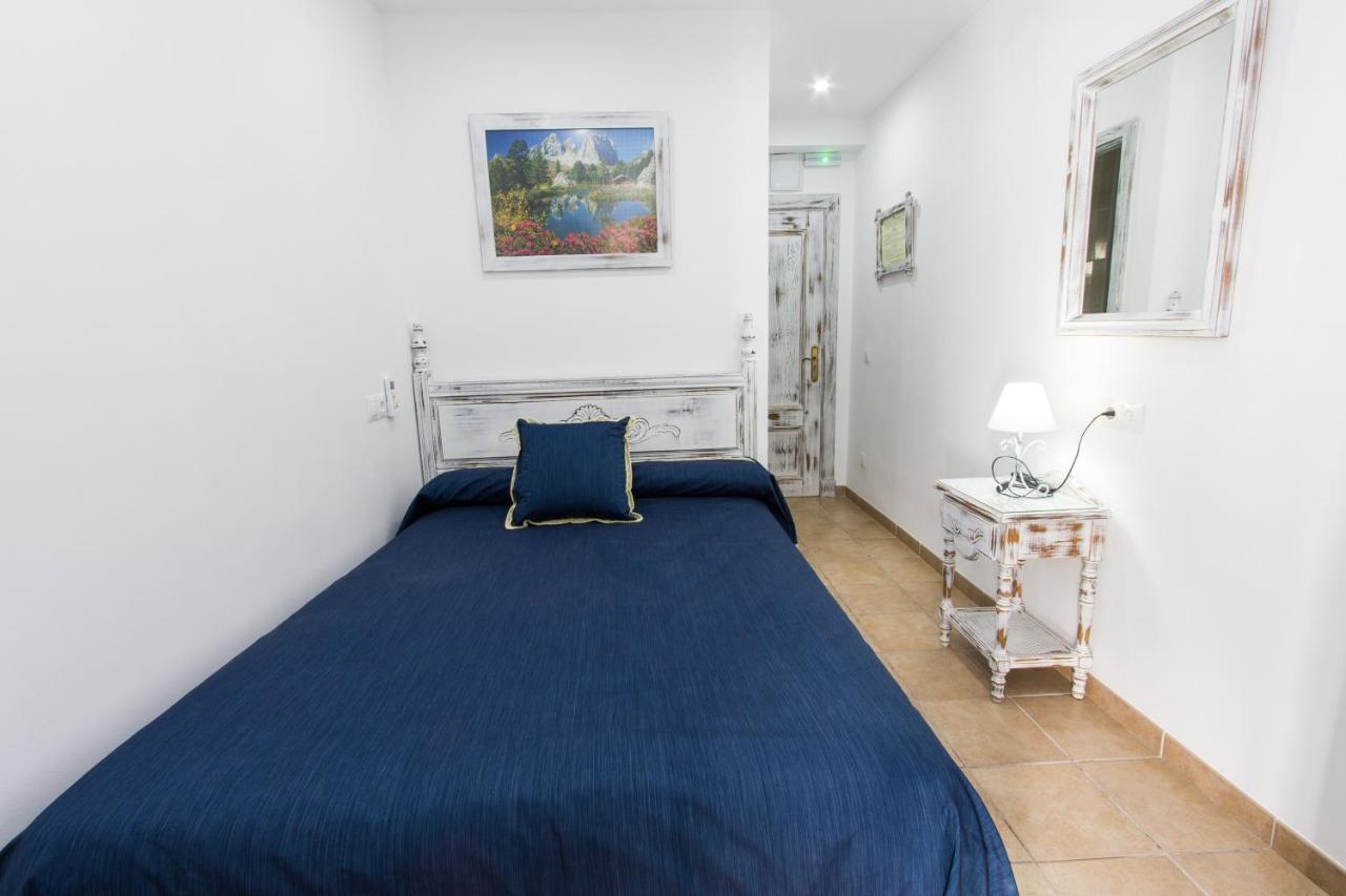 Hostal La Estrella Marbella Bagian luar foto