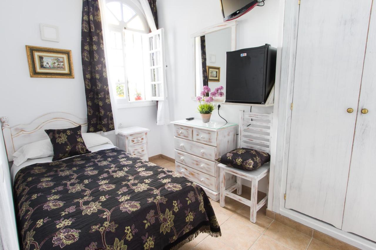 Hostal La Estrella Marbella Bagian luar foto