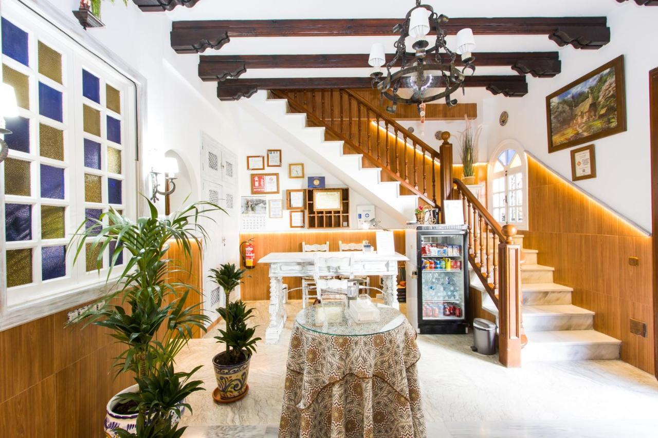 Hostal La Estrella Marbella Bagian luar foto