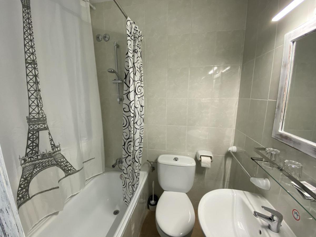 Hostal La Estrella Marbella Bagian luar foto