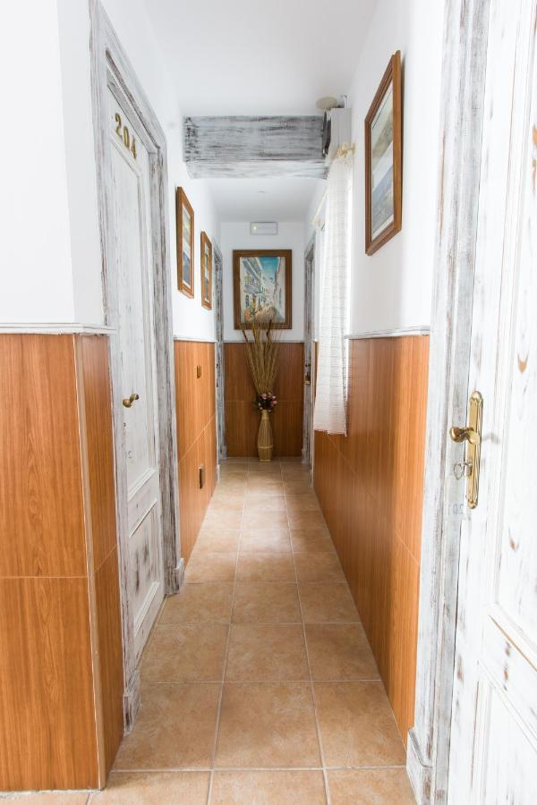 Hostal La Estrella Marbella Bagian luar foto