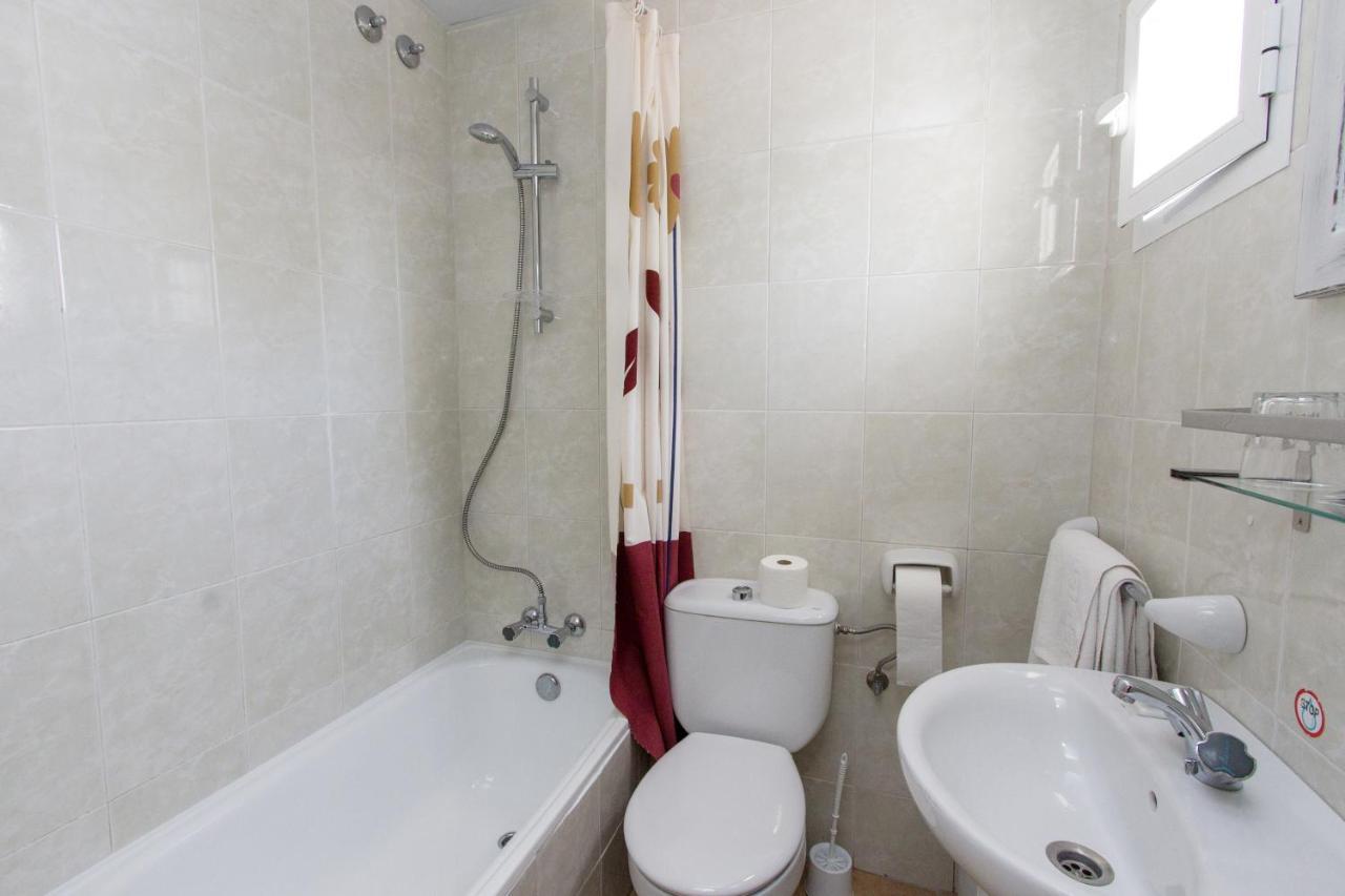 Hostal La Estrella Marbella Bagian luar foto