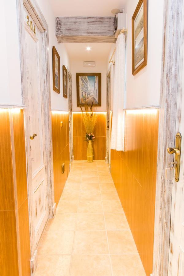 Hostal La Estrella Marbella Bagian luar foto